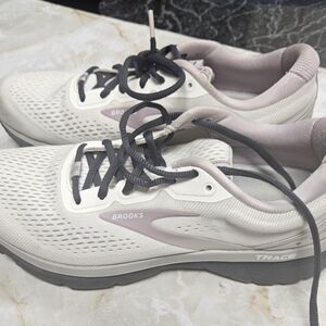 Brooks Trace Sneakers